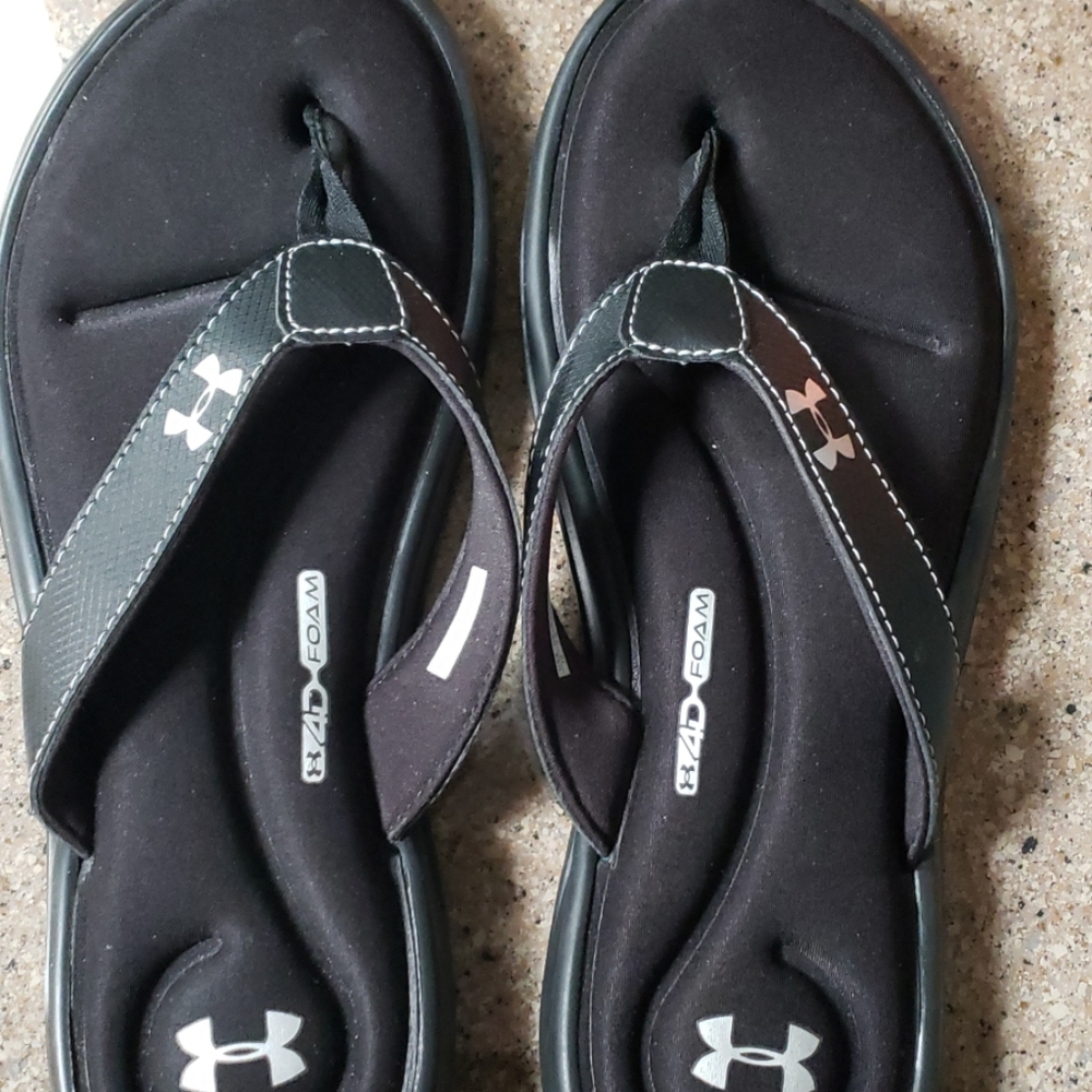 Under armour size 10 flip flops
